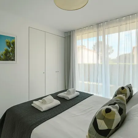 Dos Pinhos Villa *